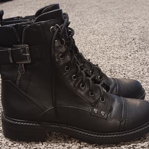 Women's GBG Los Angeles Gessy Combat Boot black, size 7.5